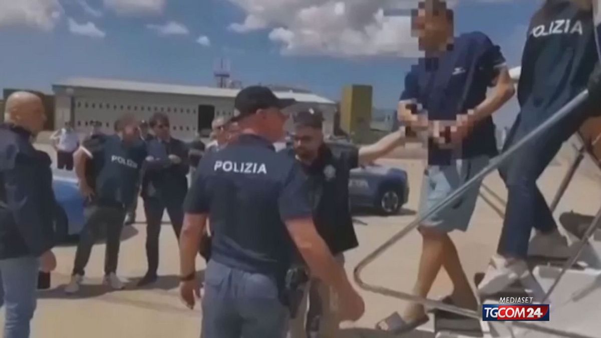 Omicidi Villa Pamphili, Francis Kaufmann estradato in Italia