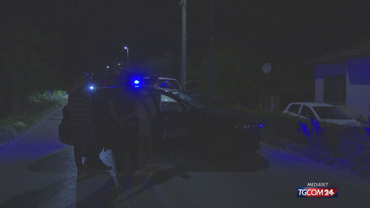 Pesaro, fa irruzione nella festa dei bimbi e apre il fuoco. Uccisa l