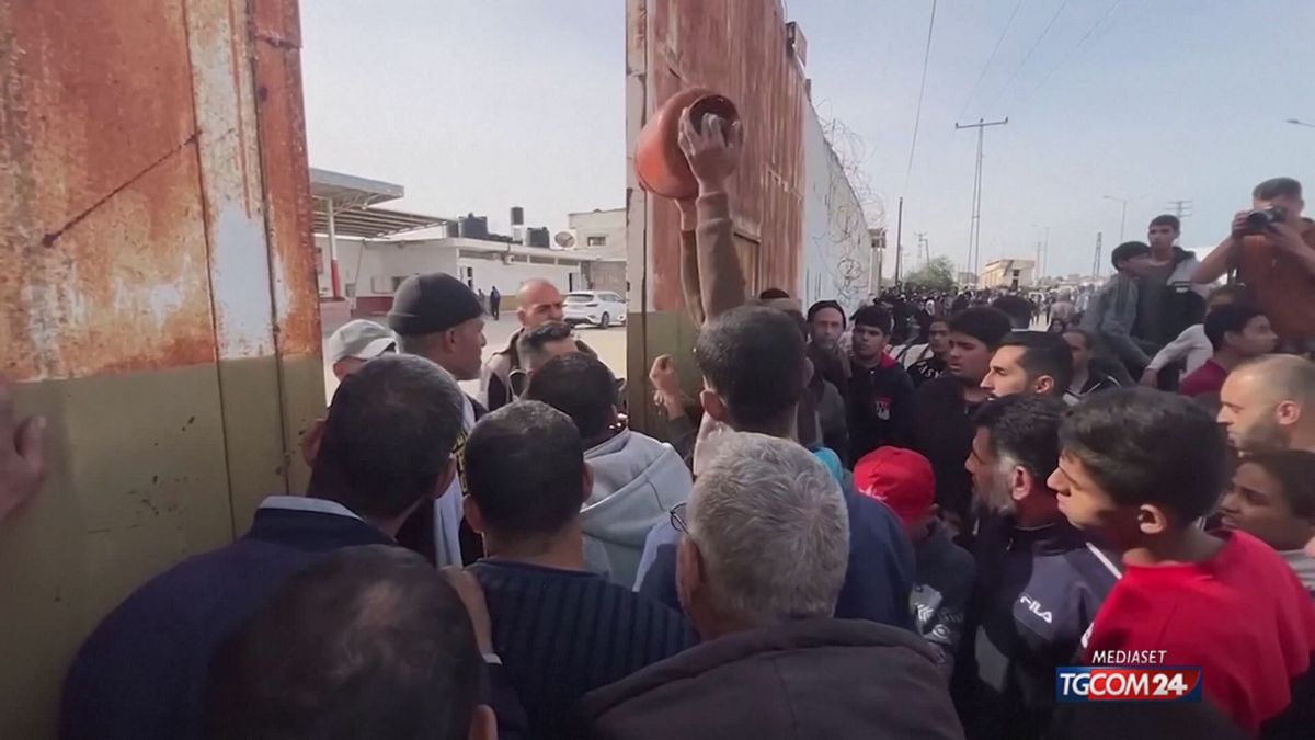 Spari da Israele durante la distribuzione di acqua a Gaza