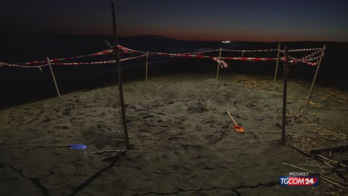 Sepolto dalla sabbia, indagato il padre del 17enne