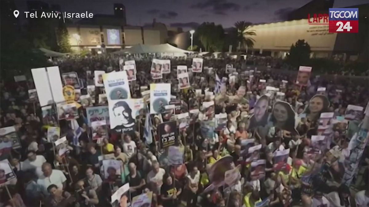 tel aviv i parenti degli ostaggi manifestano per il cessate il fuoco