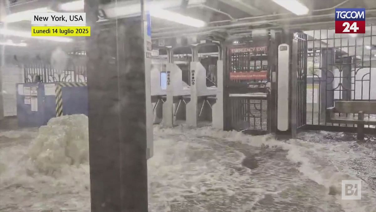 Tempesta su New York: metropolitana invasa dall