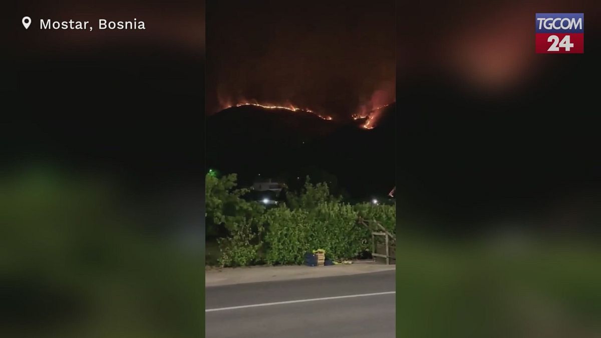 Bosnia, incendi vicino a Mostar: in fiamme le foreste del sud