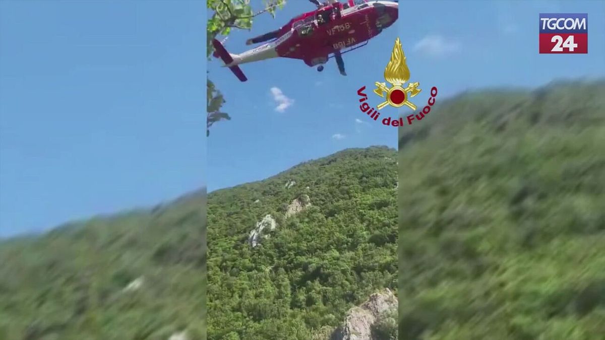 Macerata, si perde nei boschi di Pioraco: salvato dai vigili del fuoco