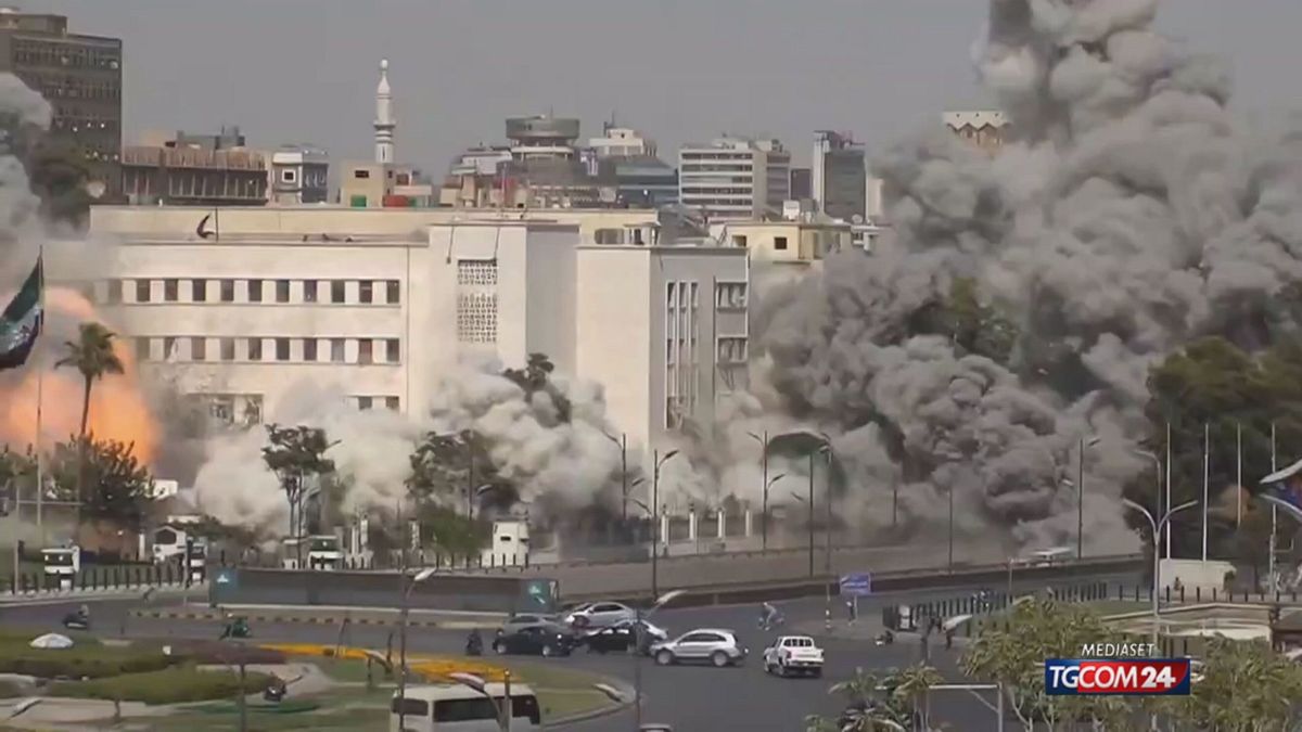 siria israele attacca damasco colpito il quartier generale della difesa