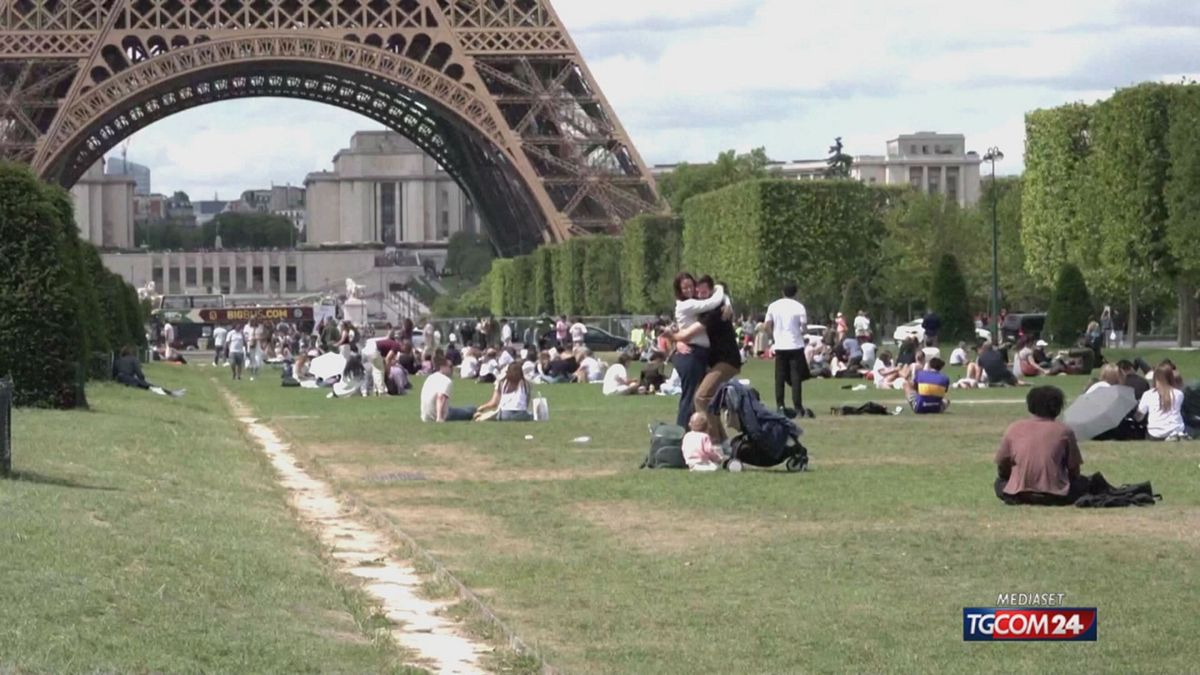 Francia,"il debito pubblico galoppa: tra le misure il primo ministro pensa di sopprimere la Pasquetta