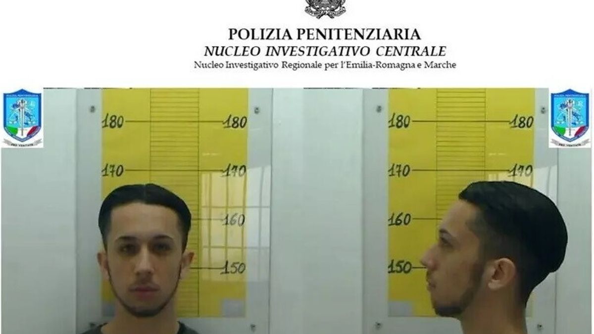Strage di Corinaldo, evaso dopo la laurea: Andrea Cavallari fermato a Barcellona | Aveva documenti contraffatti e molte banconote false