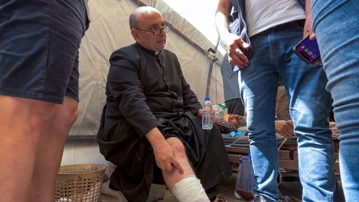 Raid Israele su Gaza, colpita una chiesa: 3 morti, tra i feriti c