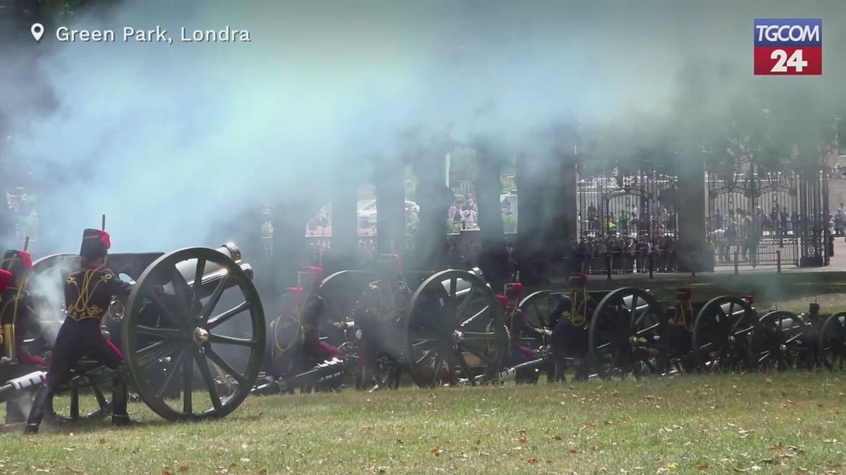 Londra, 41 colpi di cannone a Green Park per il compleanno della Regina Camilla