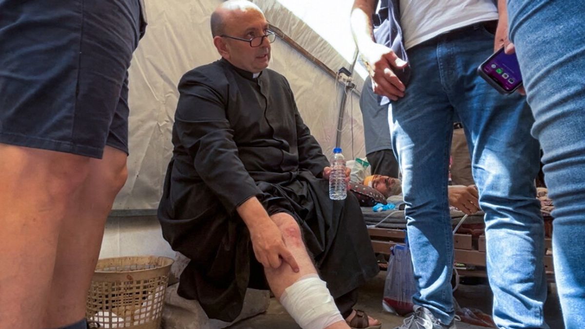 Padre Gabriel Romanelli, chi è il sacerdote ferito a Gaza