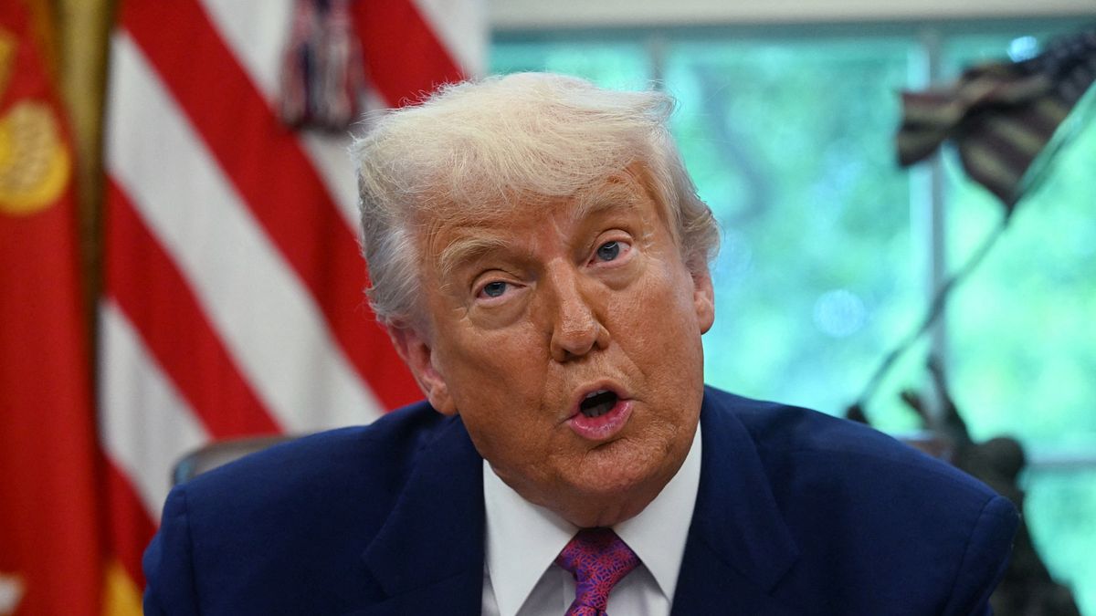 Lettera oscena a Epstein, Trump chiede la divulgazione dei file sul processo al finanziere e annuncia causa contro il Wall Street Journal