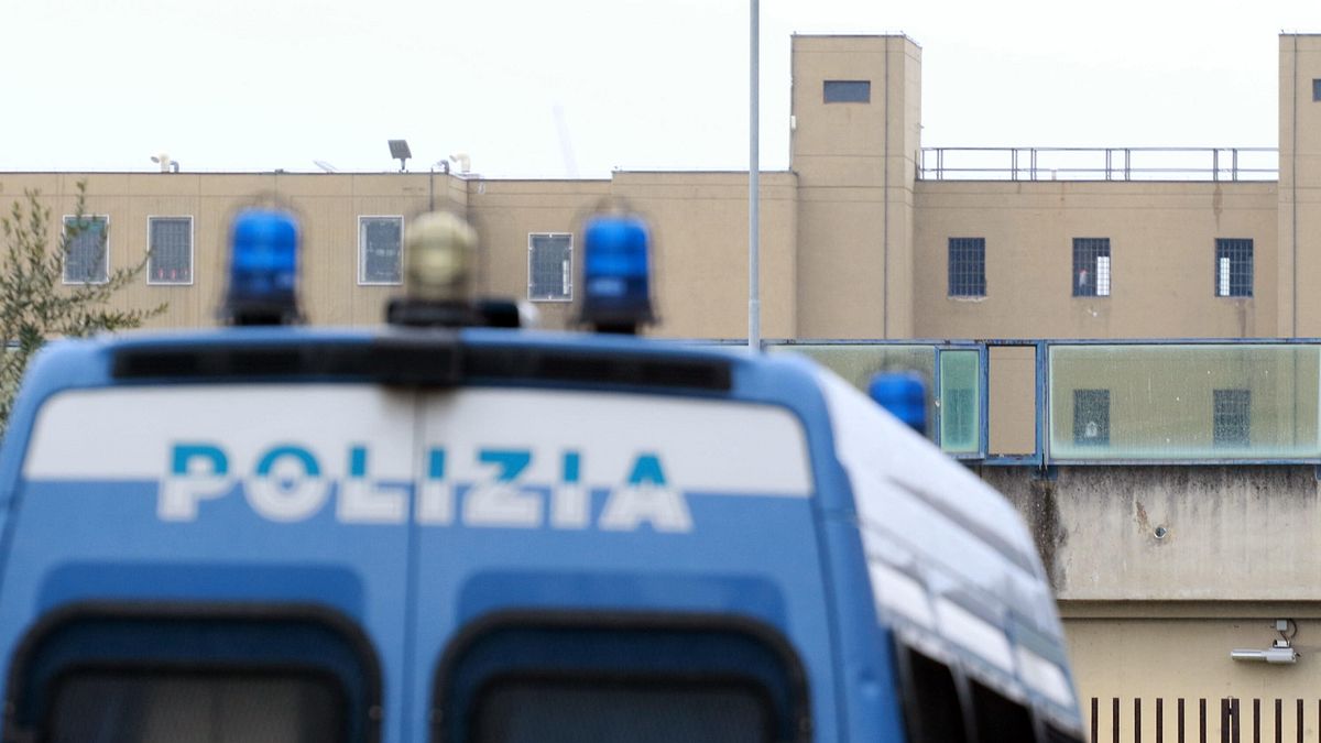 Prato, detenuto trovato morto: non si esclude l