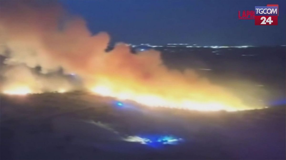 Paura in Spagna per un incendio vicino a Madrid