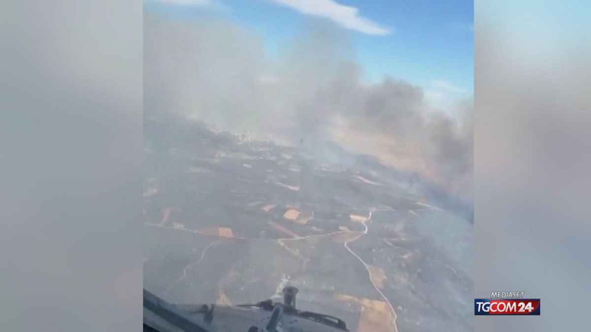 spagna caos incendi una nube di fumo arriva fino a madrid