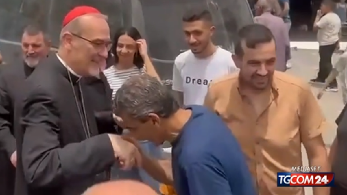 pizzaballa entra a gaza dopo il raid alla parrocchia