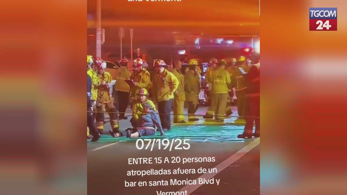 Los Angeles, auto sulla folla: le immagini dei soccorsi dopo l