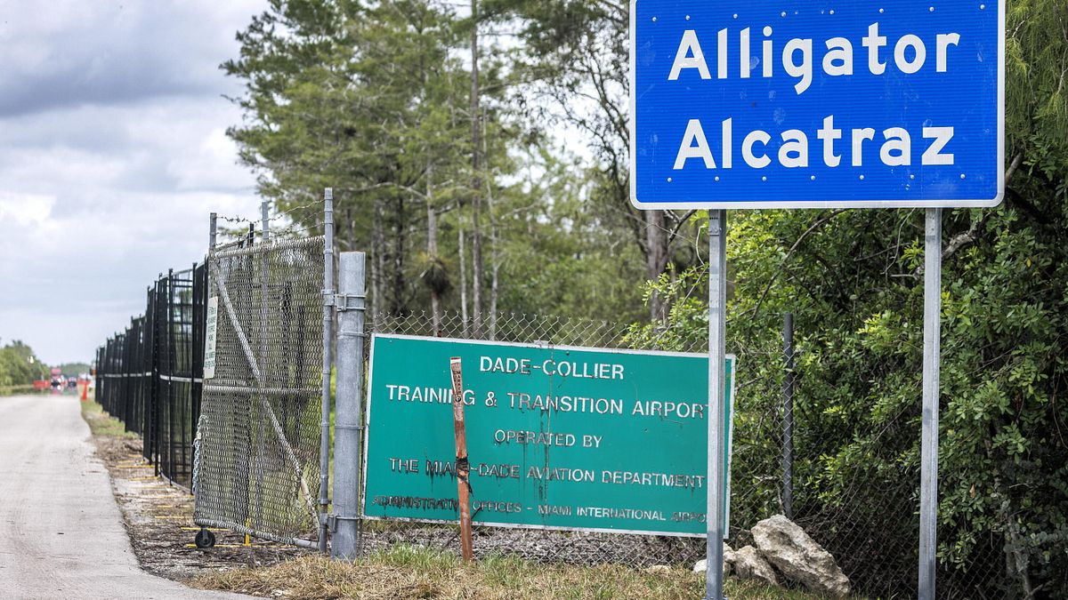 Usa, due italiani detenuti nel centro migranti "Alligator Alcatraz" in Florida