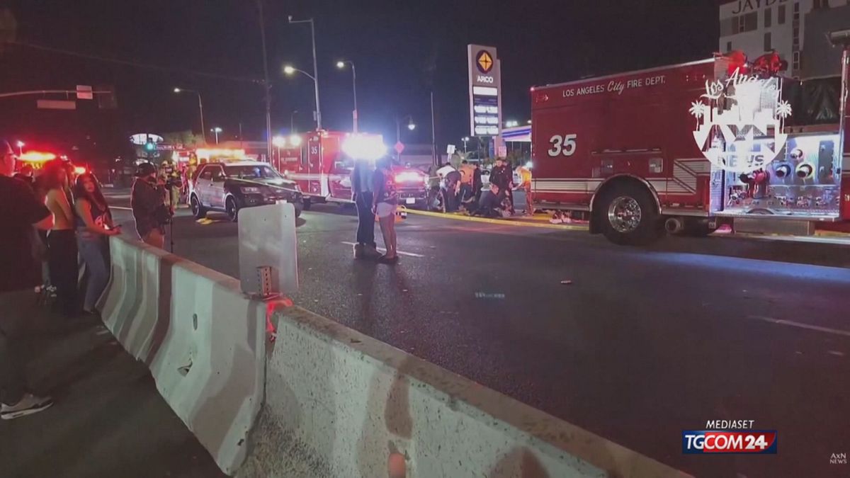 Paura a Los Angeles, auto sulla folla: decine di feriti