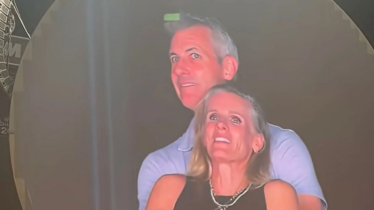 Non solo Coldplay: tutte le "kiss cam" imbarazzanti