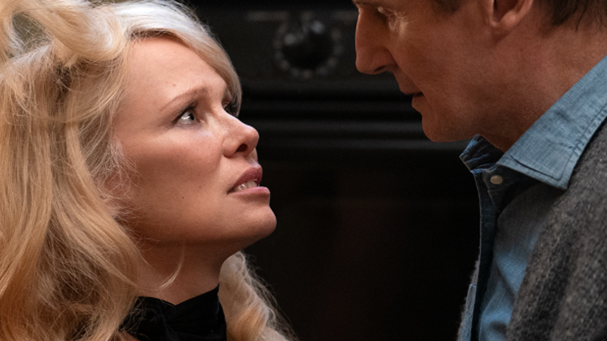 Liam Neeson è "innamorato perso" di Pamela Anderson