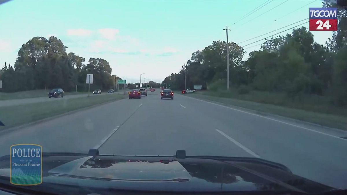 Usa, ignora lo stop e fugge alla polizia: inseguimento a 160 km/h