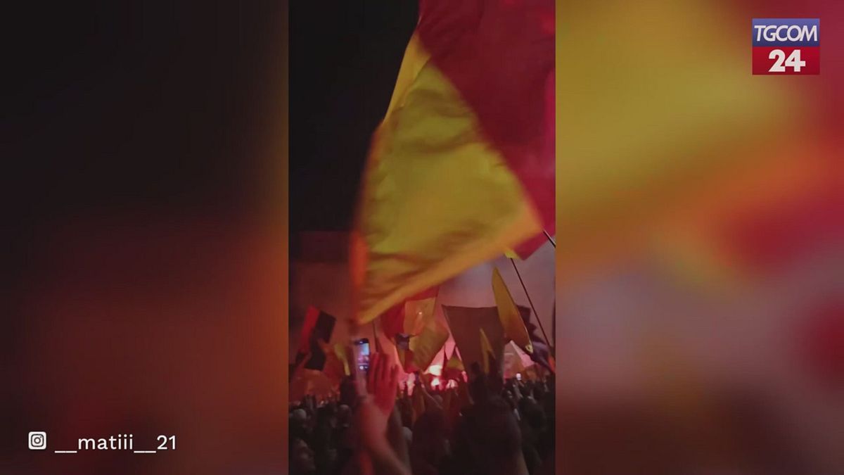 roma anniversario della societ224 giallorossa in migliaia a piazza navona