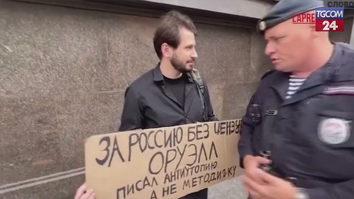 mosca protesta contro le restrizioni a internet arrestati alcuni giornalisti