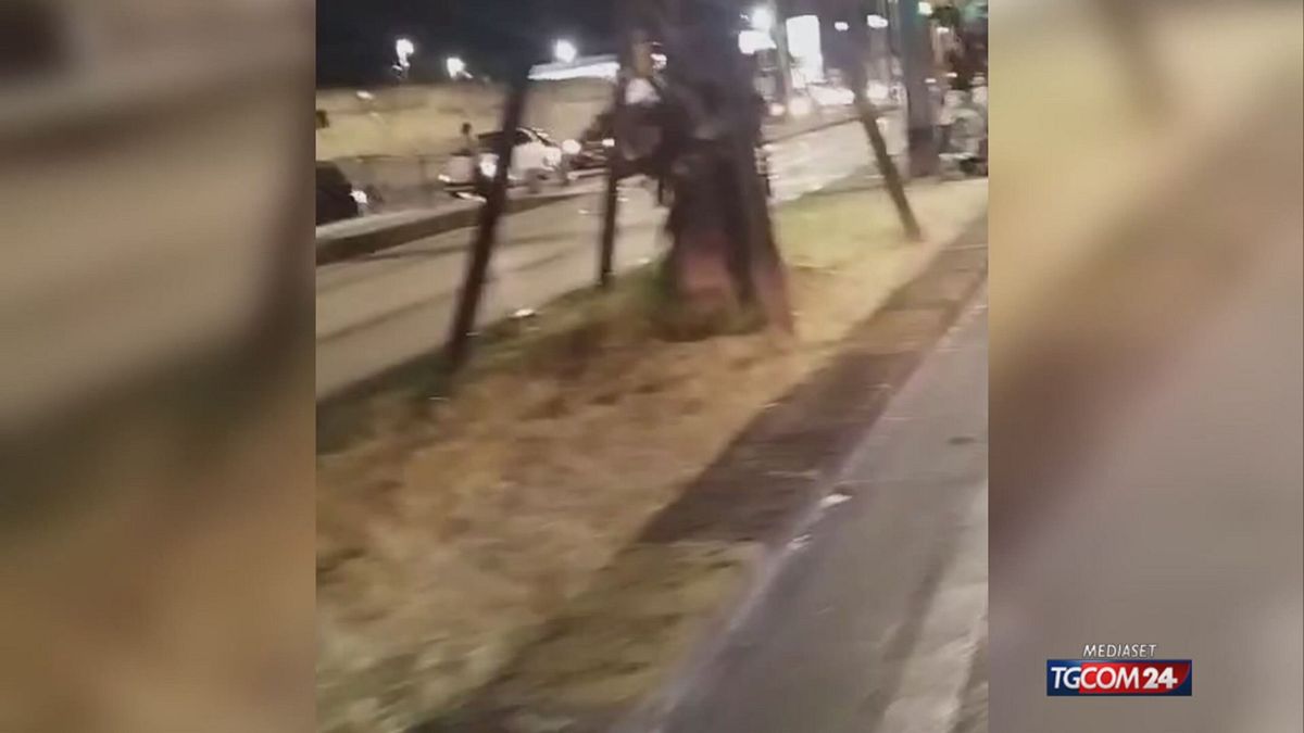 napoli rissa a colpa di mazza tra extracomunitari