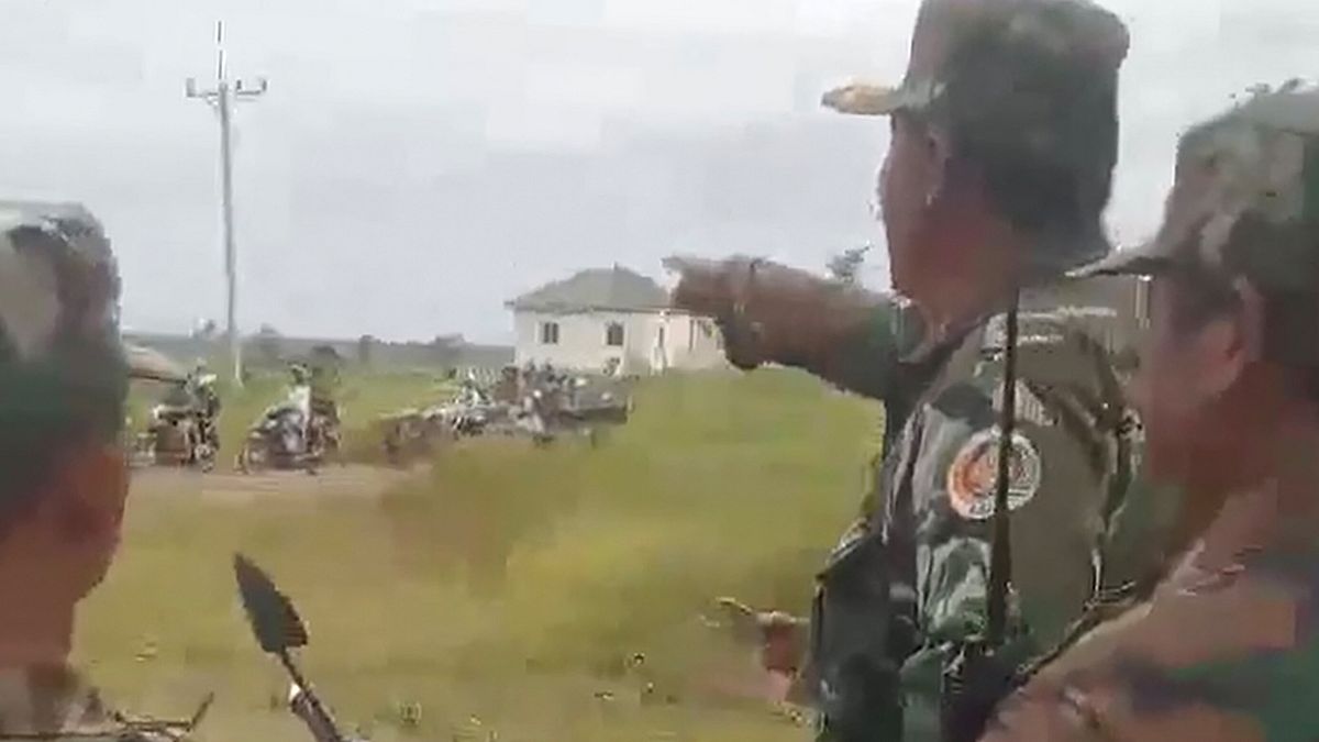 thailandia cambogia scontri a fuoco nella zona contesa almeno 9 morti e 14 feriti bangkok chiude il confine terrestre