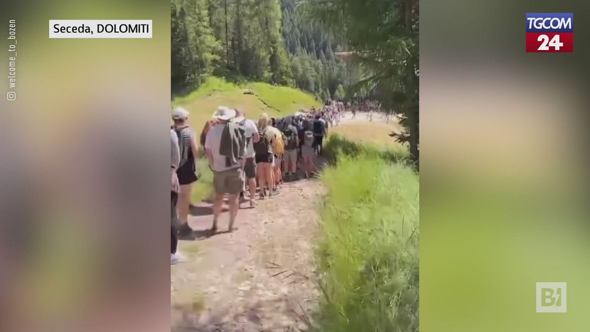 overtourism la coda infinita in val gardena per salire sul seceda