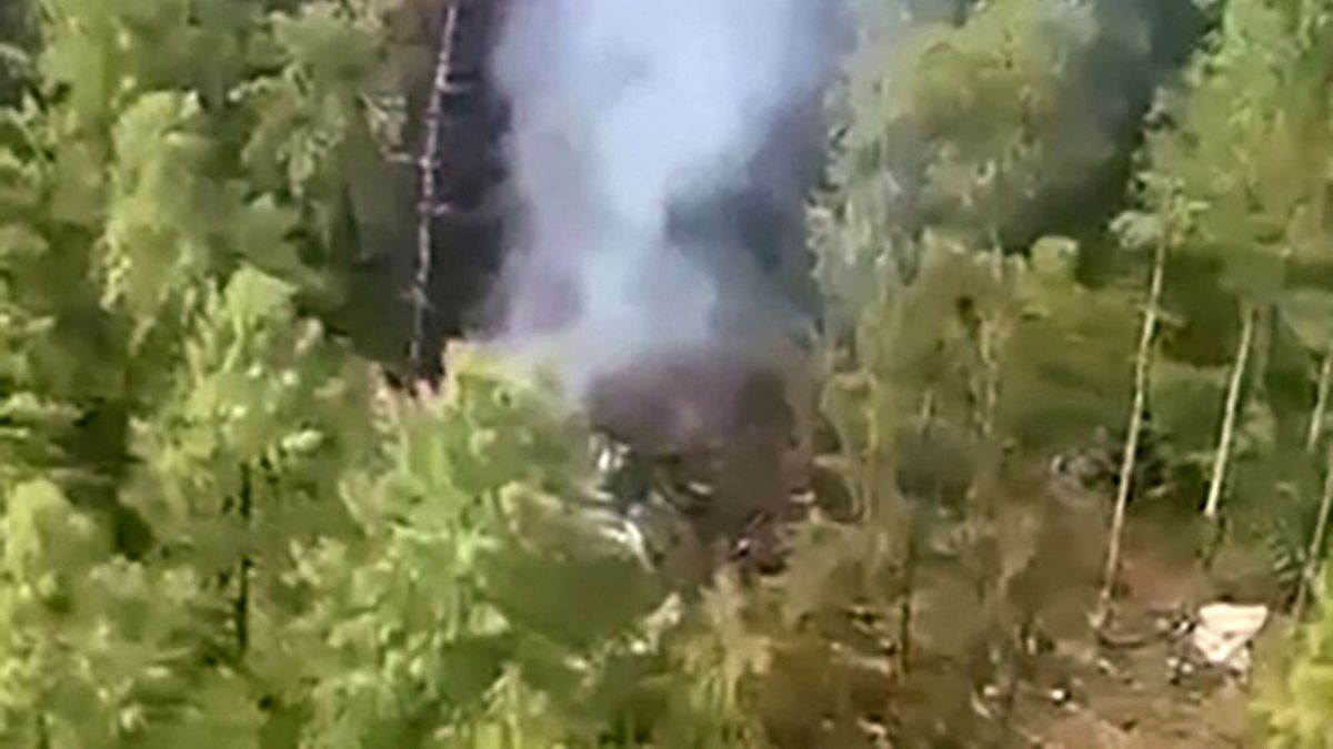 russia trovata la fusoliera in fiamme dell aereo precipitato tutte morte le 49 persone a bordo