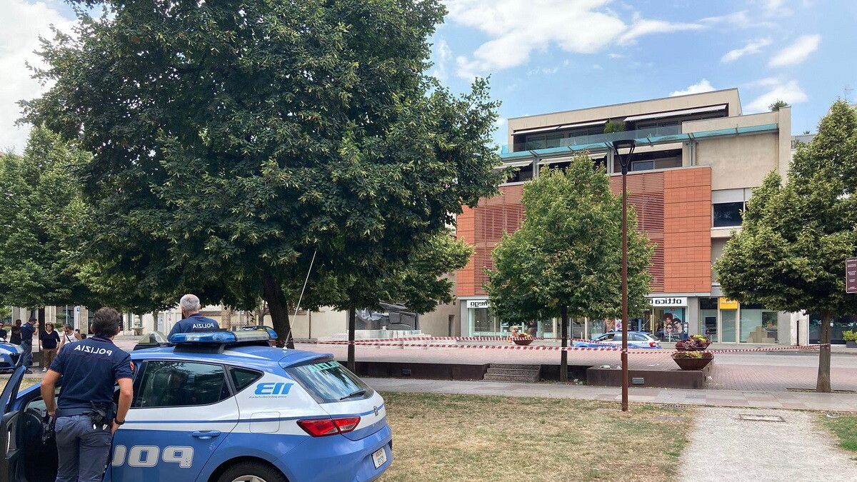 ucciso con cocci di bottiglia a rovigo cinque persone arrestate per l omicidio di amine gara