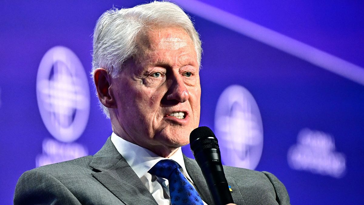 Epstein, nell’album del compleanno spunta un messaggio scritto a mano da Bill Clinton