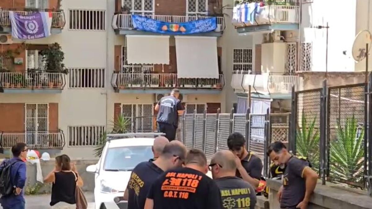 cadono da un montacarichi a napoli morti tre operai