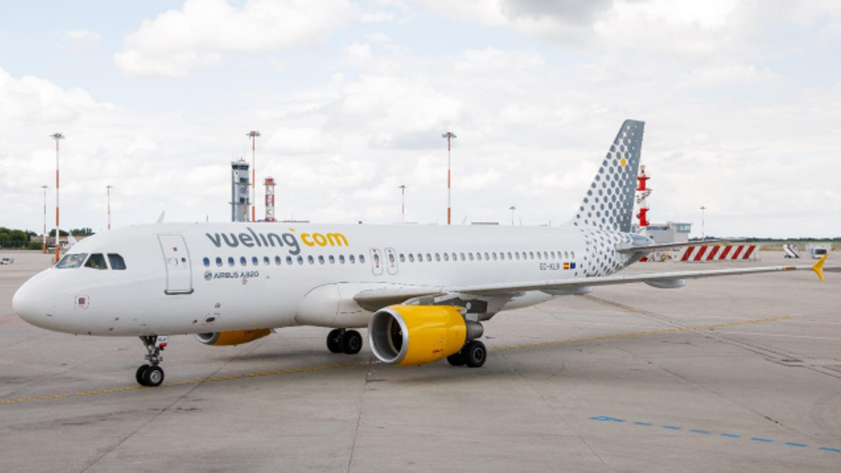 Spagna, trambusto e "rischi per la sicurezza": 50 adolescenti ebrei espulsi da un volo Vueling | Israele: "È antisemitismo"