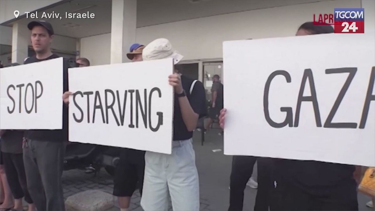 tel aviv israeliani protestano contro la carestia a gaza