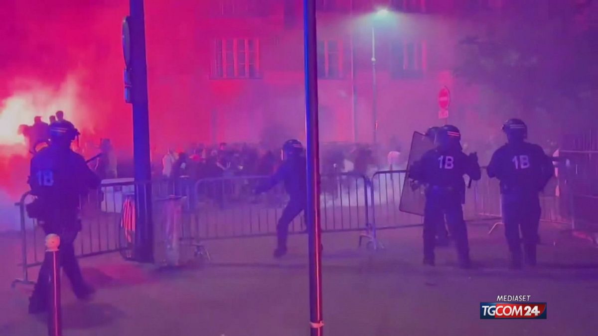Francia, pugno duro sulla criminalità minorile. In 15 città "coprifuoco per i ragazzi fino a 18 anni
