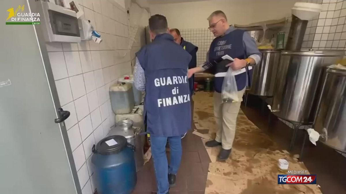lecce sequestrato l olio usato per i pasti di alunni e anziani