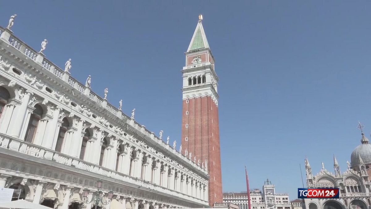 Venezia, i commercianti di Piazza San Marco: "Serve una tassa di 100 euro per i turisti mordi e fuggi"