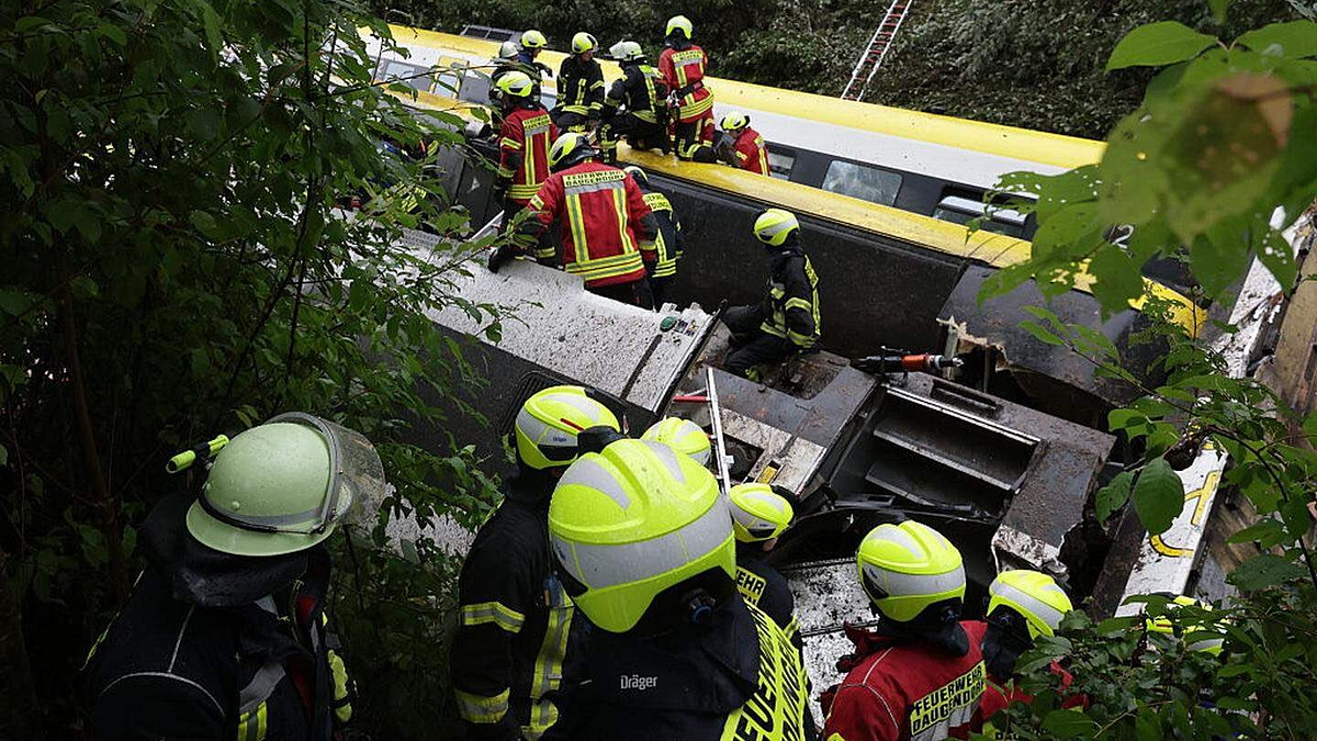 Deraglia un treno con 100 passeggeri in Germania, diversi morti