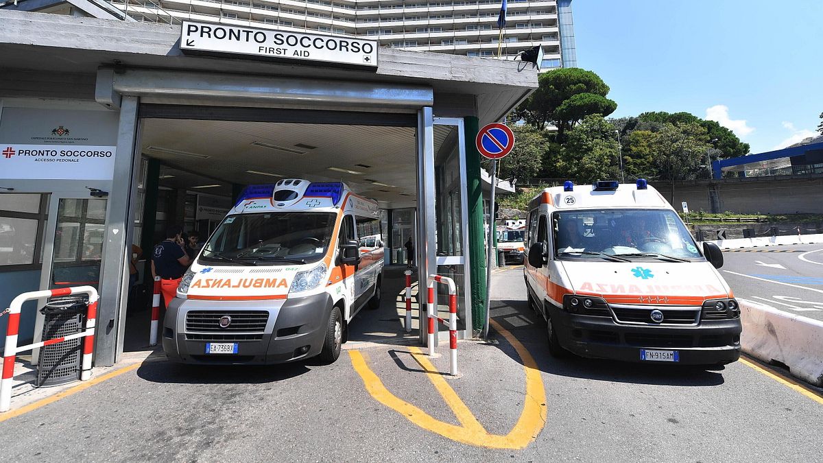 napoli ancora un dramma sul lavoro a pompei due operai precipitano da 15 metri gravi