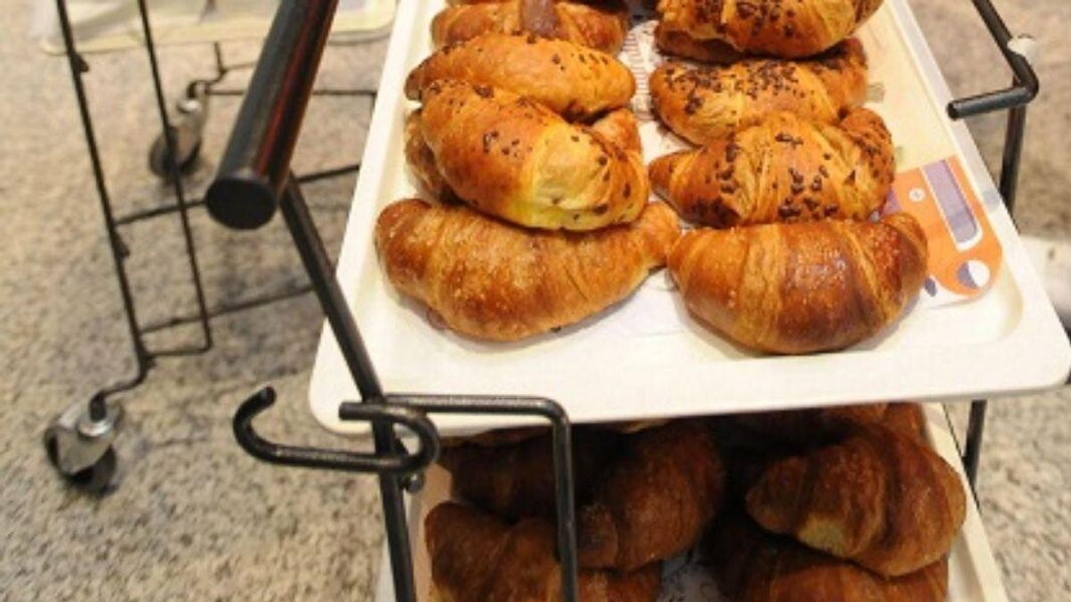 sovrapprezzo per brioche tagliata a met224 nel trevigiano il titolare difendiamo la scelta ma contro l odio social ora tempo e dedizione