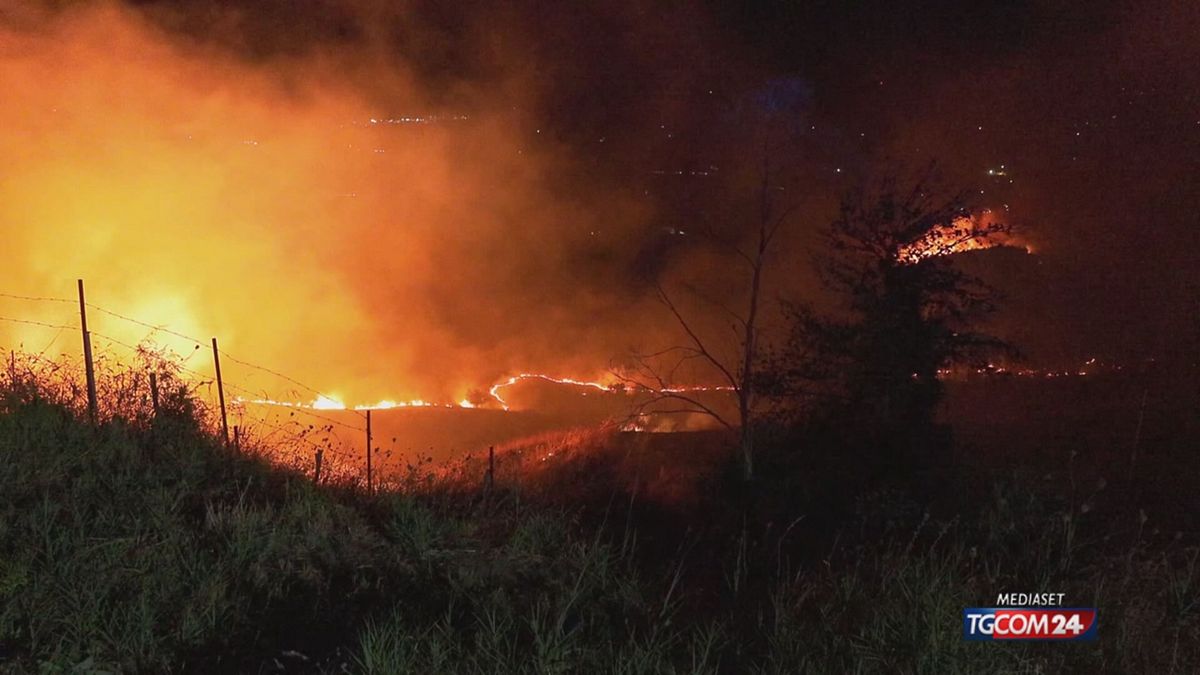 enna tir precipita dal viadotto le immagini del veicolo in fiamme