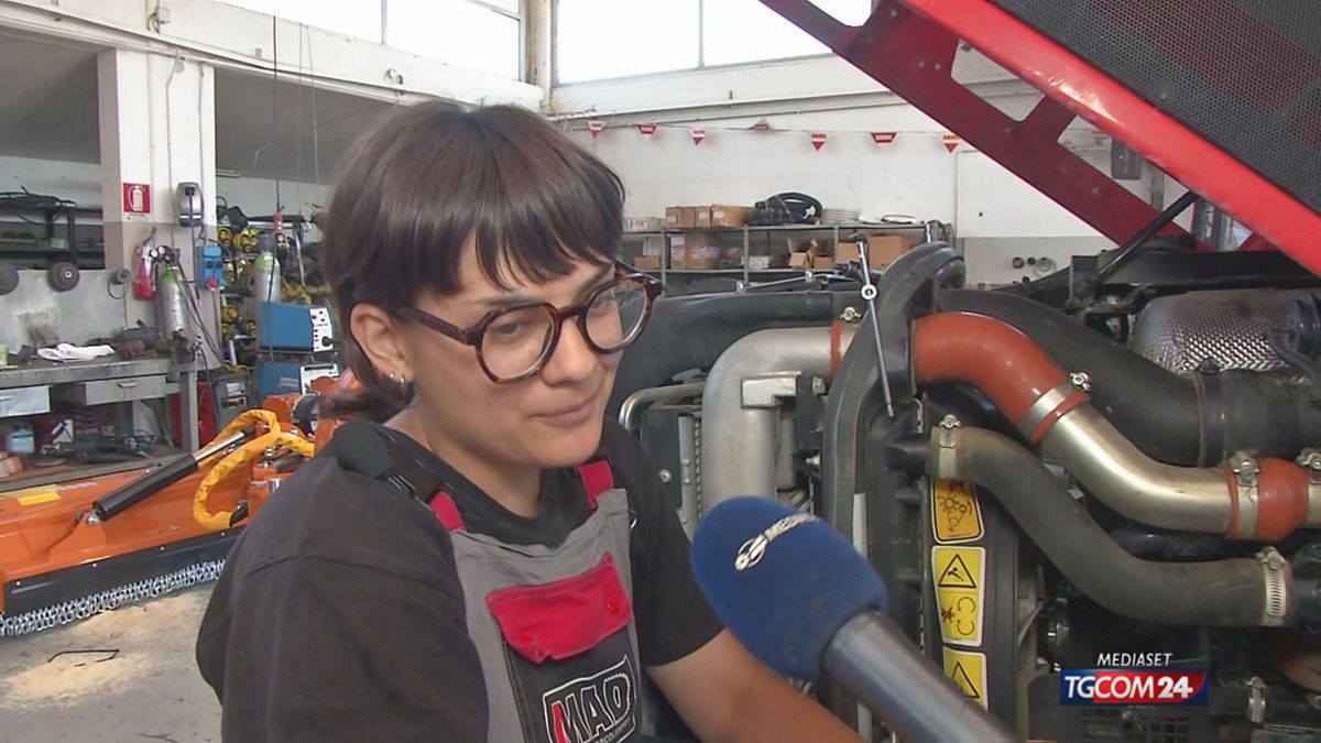 La storia di Agata, 18 anni e un lavoro in officina: si occupa di trattori