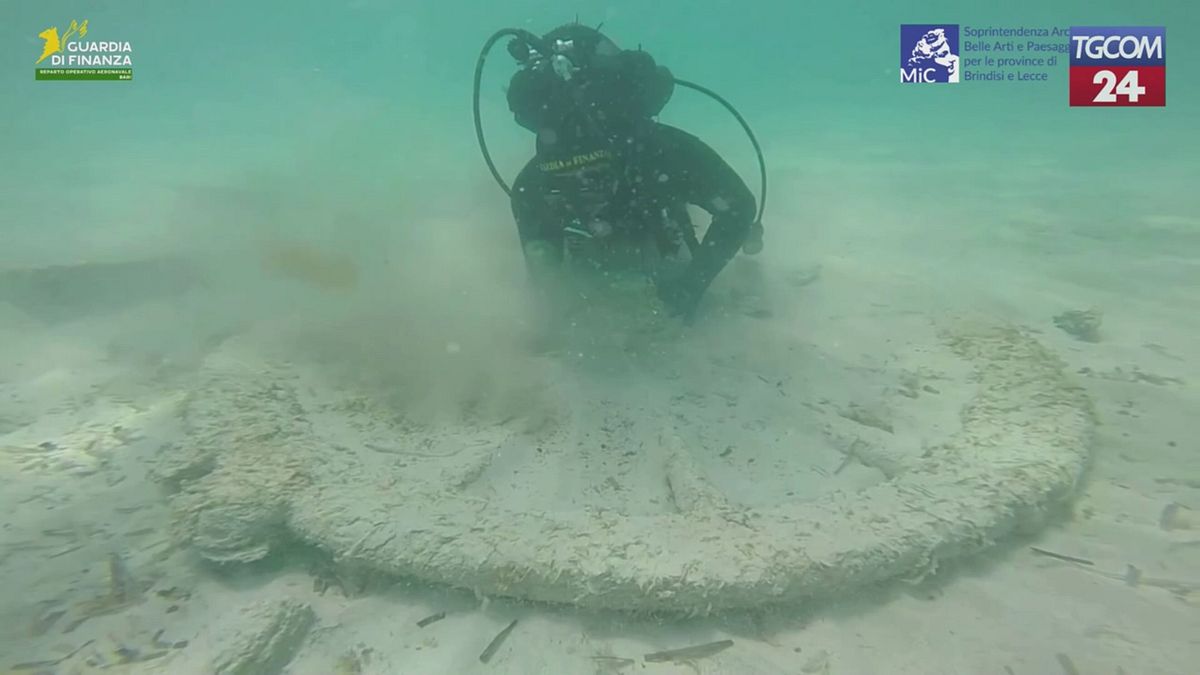 gallipoli recuperati in mare pezzi d artiglieria del xvii xviii secolo
