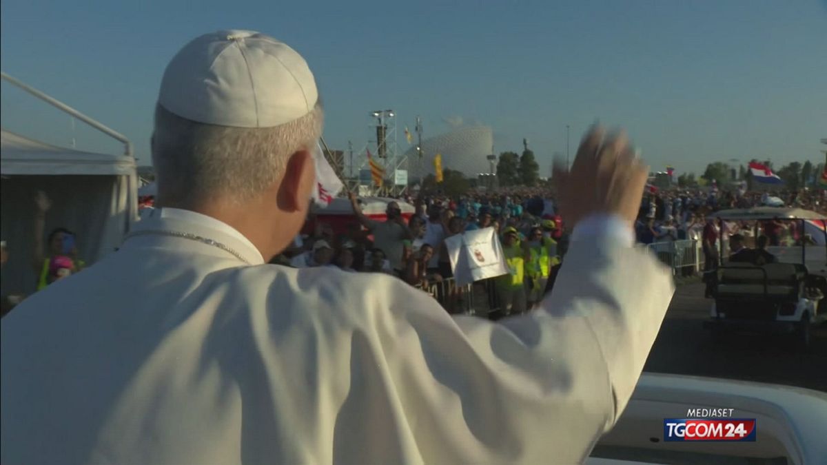 giubileo dei giovani il papa accolto da un bagno di folla