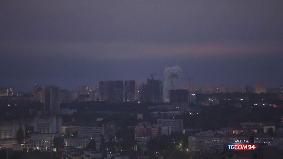 nuovi raid russi sull ucraina sotto attacco kiev