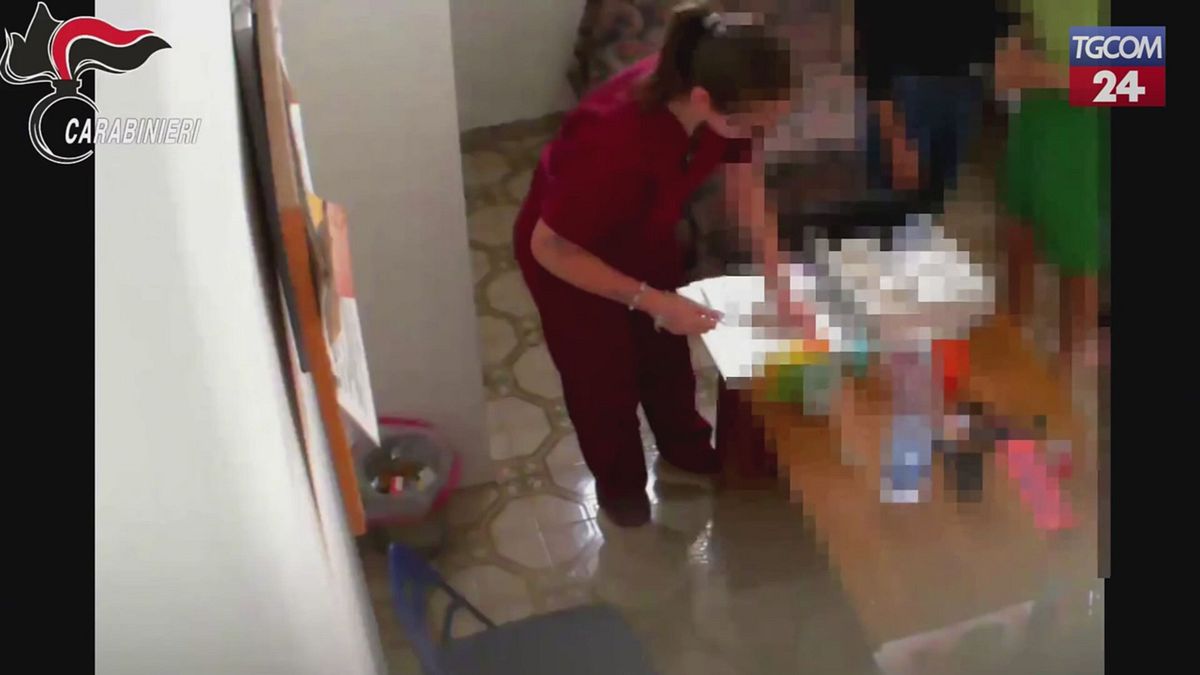 siracusa maltrattamenti su anziani e disabili in comunit224