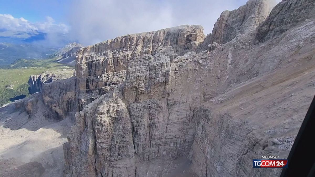 nuovo crollo sulle dolomiti occhi puntati sulla cima falkner