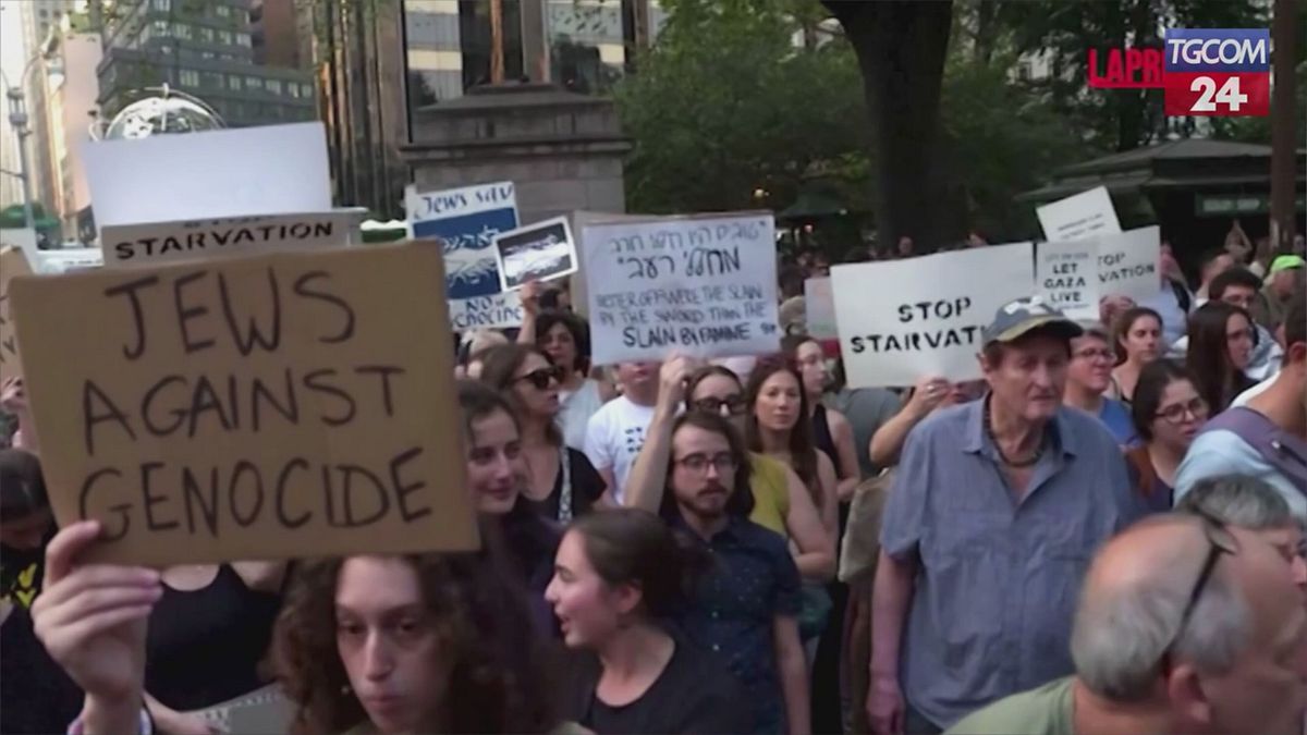 Usa, manifestazione pro Gaza a New York: dimostranti arrestati dalla polizia